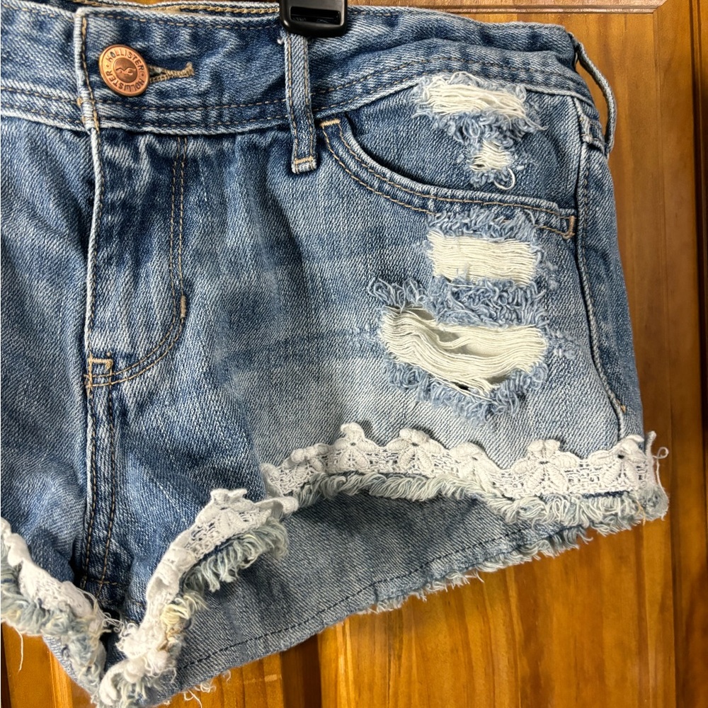 HOLLISTER | Distressed Lace Denim Shorts - Picture 6 of 6